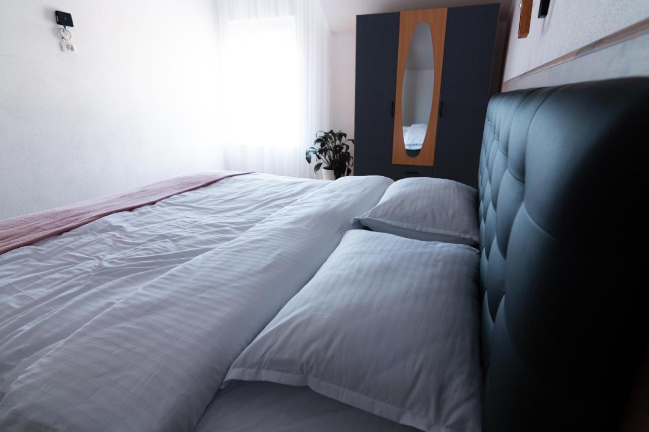 Urban Six Apartments Fagaras Luaran gambar