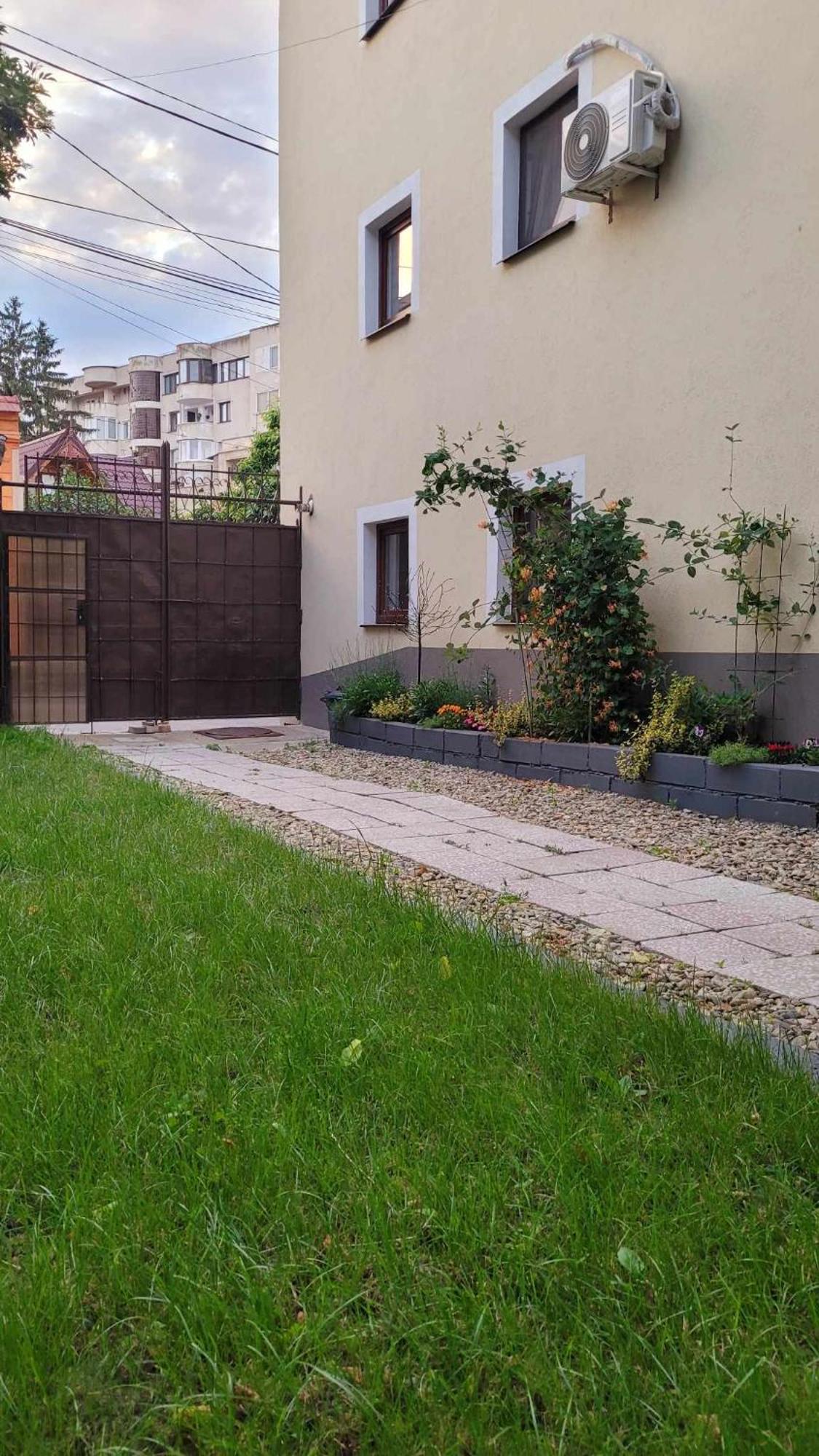 Urban Six Apartments Fagaras Luaran gambar