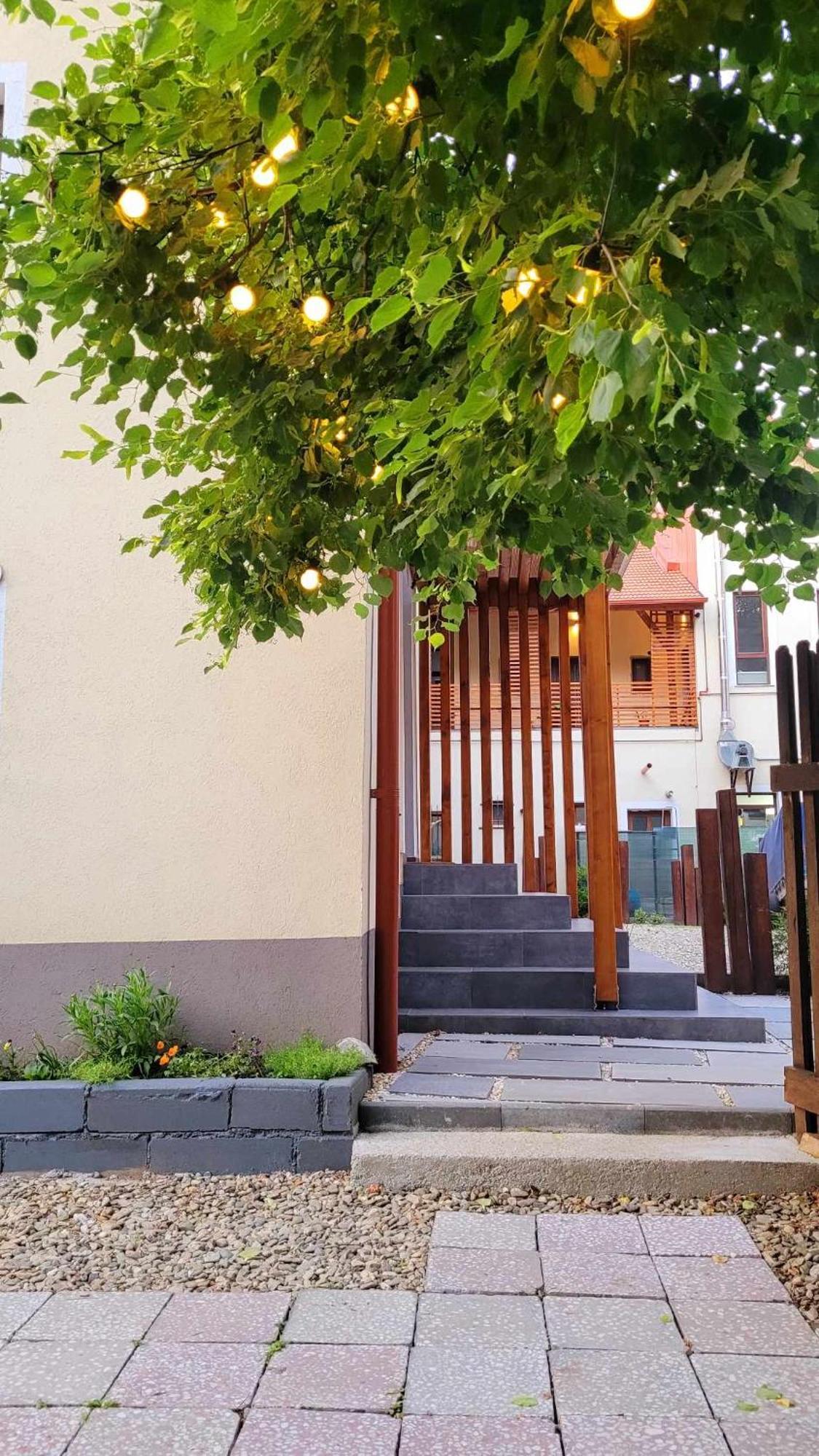 Urban Six Apartments Fagaras Luaran gambar