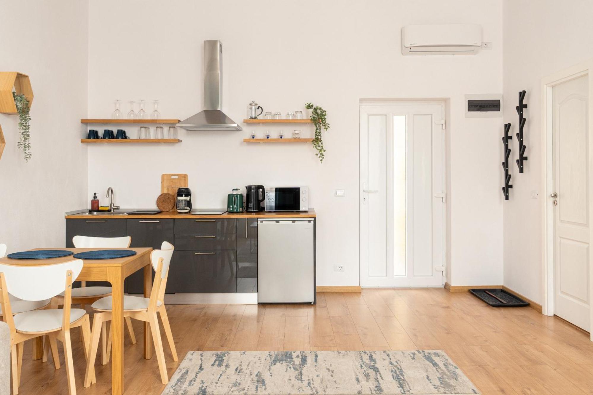 Urban Six Apartments Fagaras Luaran gambar