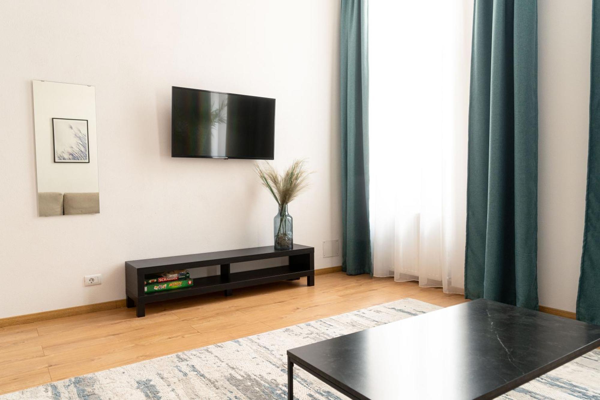 Urban Six Apartments Fagaras Luaran gambar
