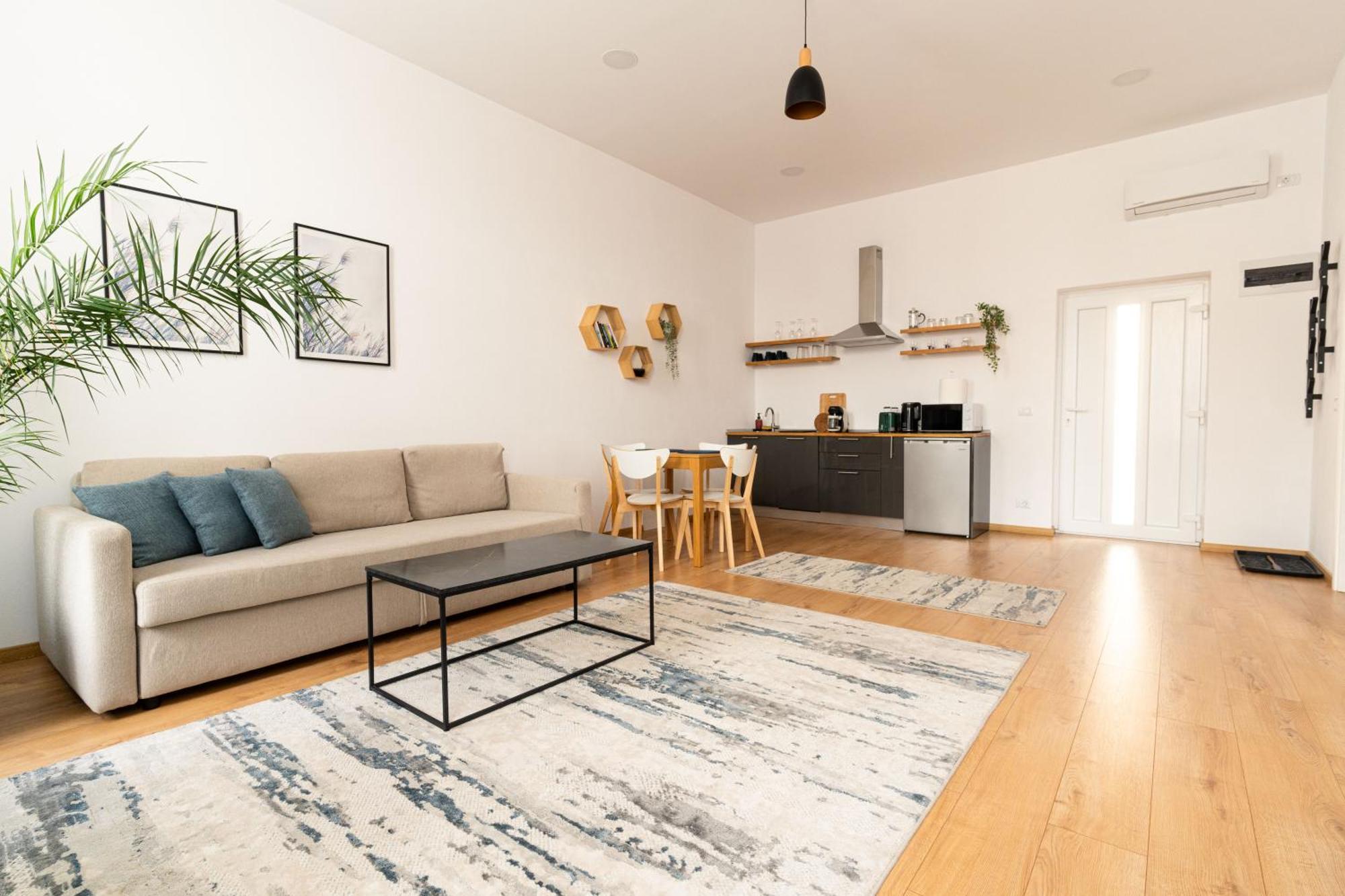 Urban Six Apartments Fagaras Luaran gambar