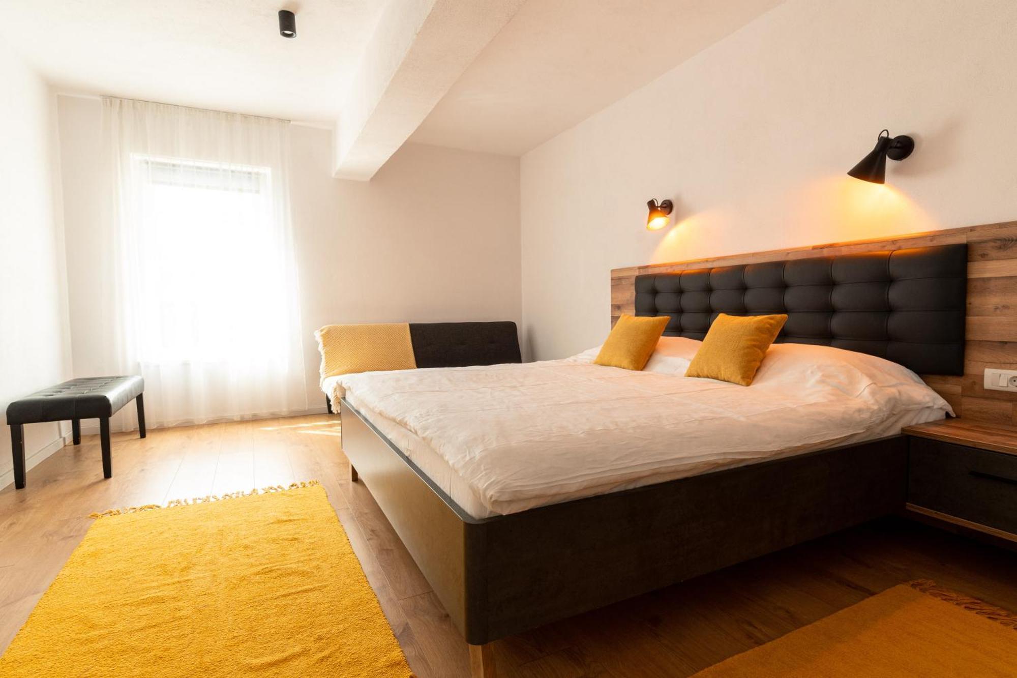 Urban Six Apartments Fagaras Luaran gambar